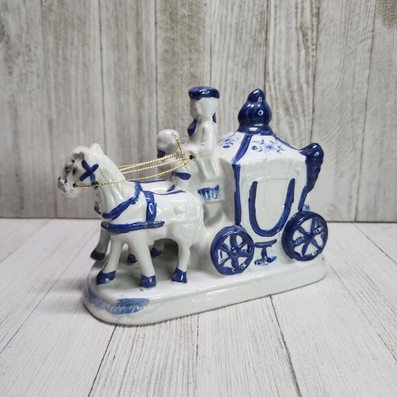 Vintage Horse Carriage Victorian Colonial Porcelain Figurine Cobalt Blue White - Picture 5 of 9